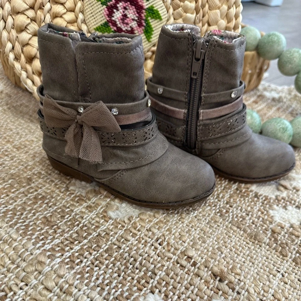 New Jellypop Toddler Girl's Lil Hilda Booties Boots Size 5M Brown